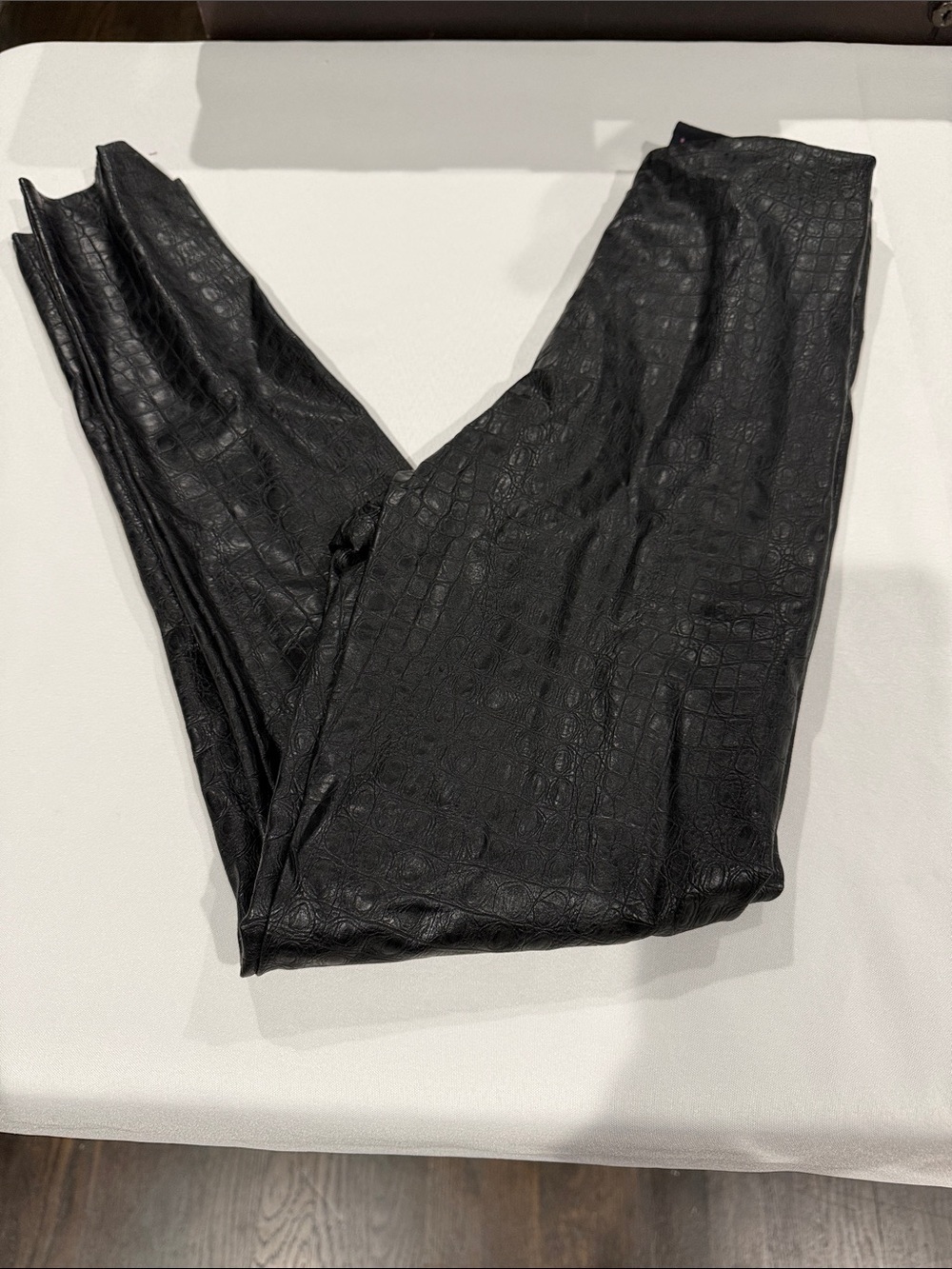 Commando Black Croc-Embossed Leggings with Pink Logo